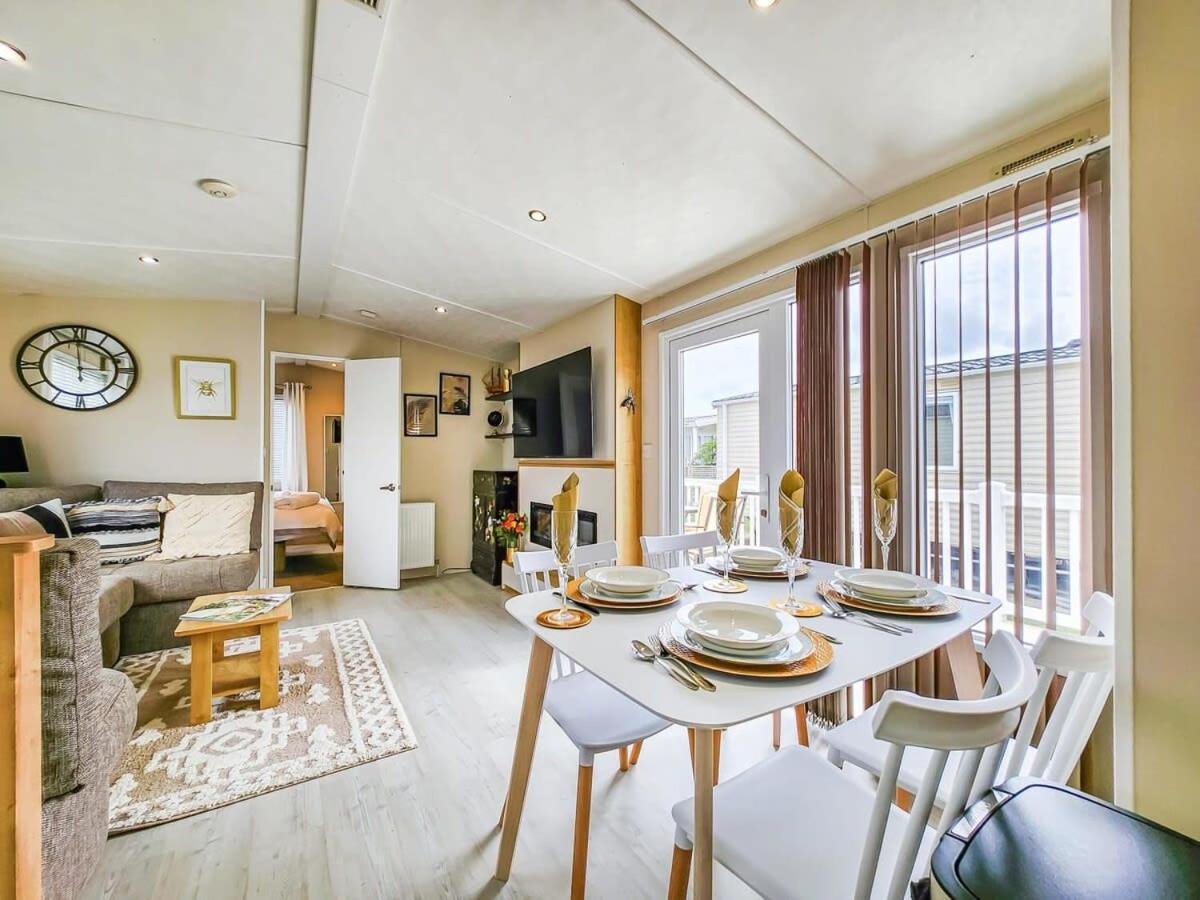 Villa Escape To Paradise At Pevensey Bay Holiday Park 13 Woodland Walk Extérieur photo