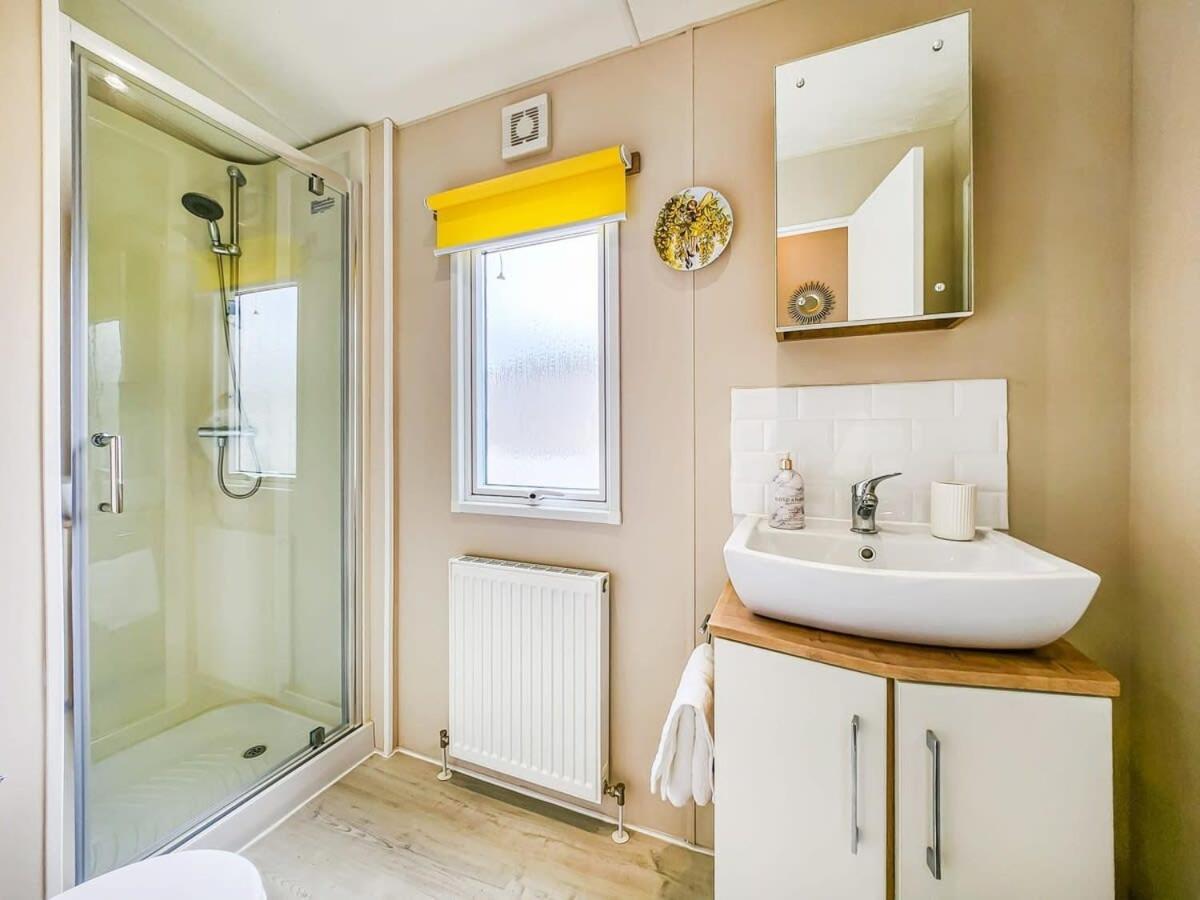 Villa Escape To Paradise At Pevensey Bay Holiday Park 13 Woodland Walk Extérieur photo