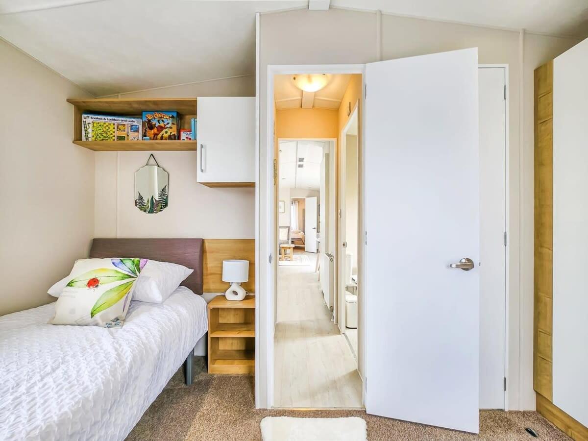 Villa Escape To Paradise At Pevensey Bay Holiday Park 13 Woodland Walk Extérieur photo
