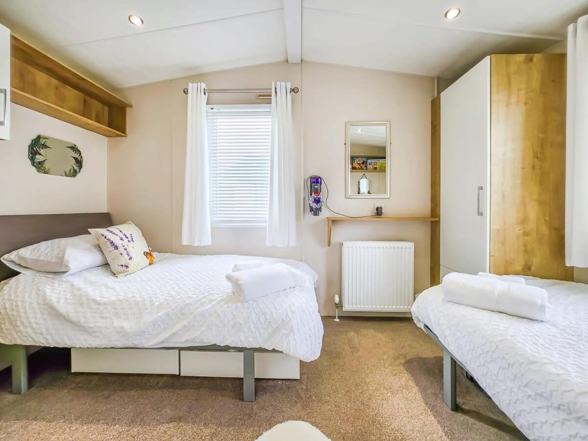 Villa Escape To Paradise At Pevensey Bay Holiday Park 13 Woodland Walk Extérieur photo