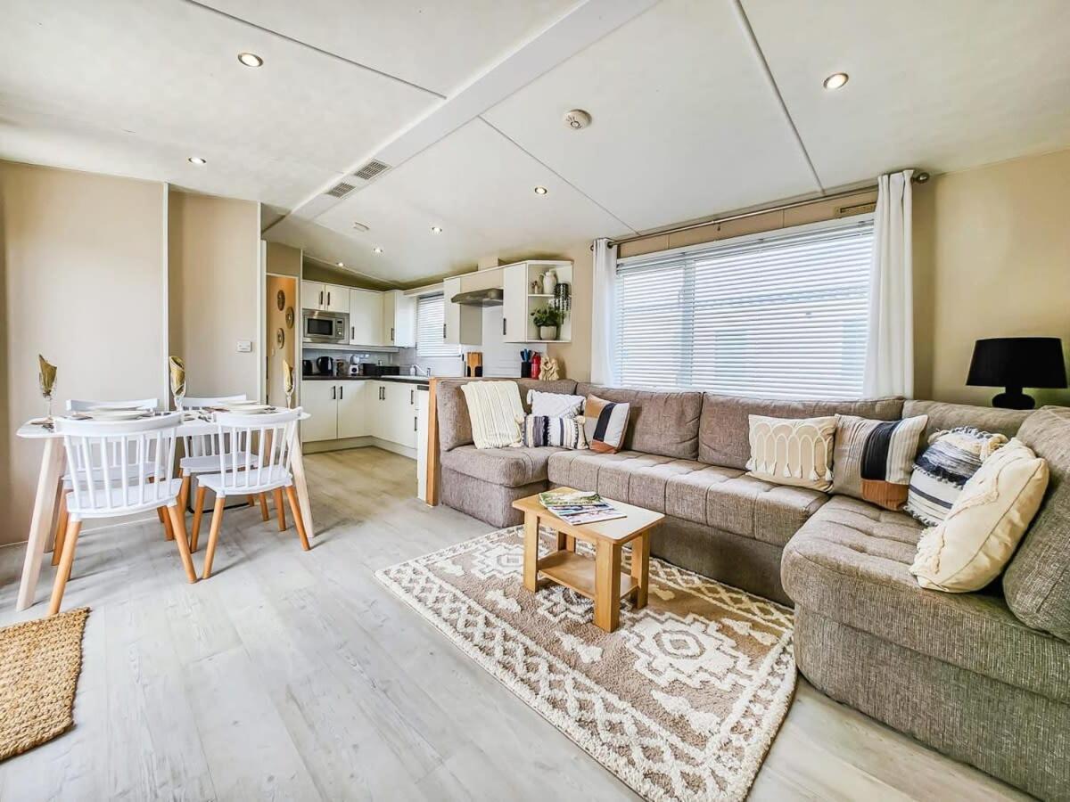 Villa Escape To Paradise At Pevensey Bay Holiday Park 13 Woodland Walk Extérieur photo