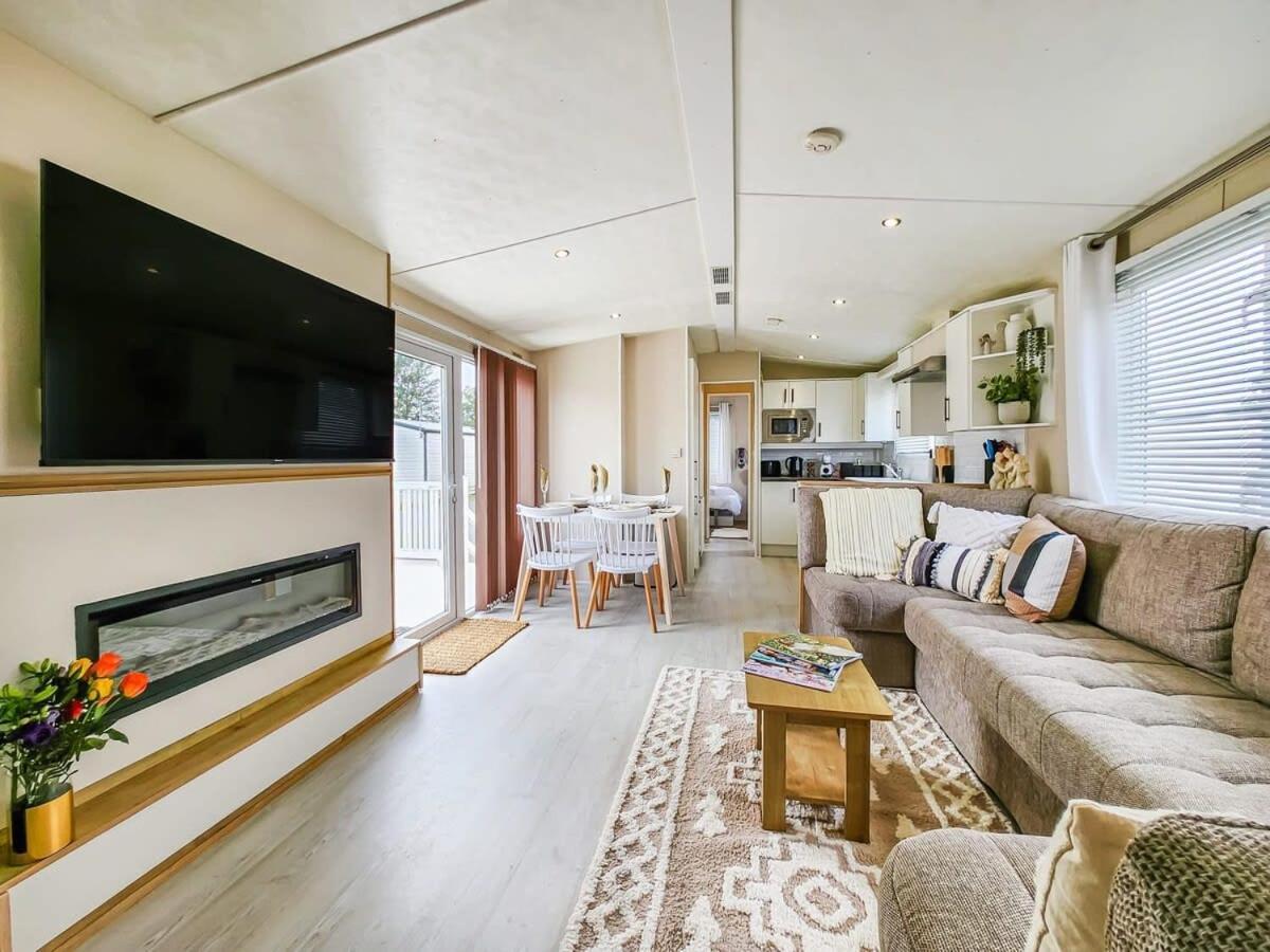 Villa Escape To Paradise At Pevensey Bay Holiday Park 13 Woodland Walk Extérieur photo